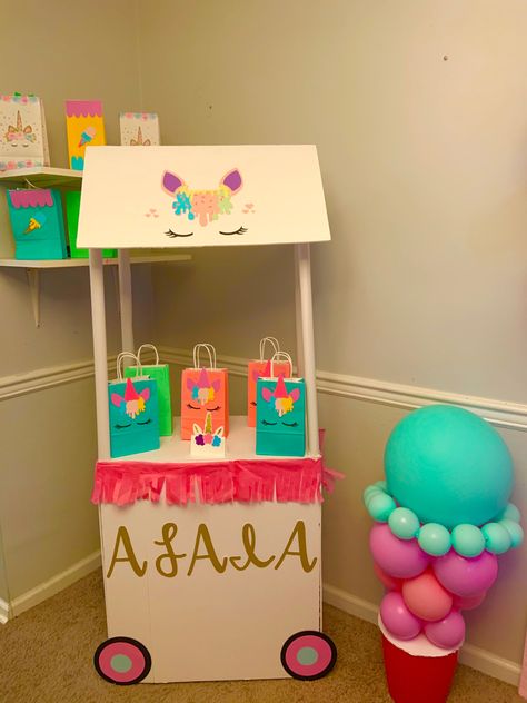 This cart will look super cute on yiur next birthday party Diy Candy Cart Cardboard, Diy Dessert Cart, Diy Party Tent, Cardboard Ideas, Dessert Cart, Diy Dessert, 9 Birthday, Candy Cart, Diy Desserts