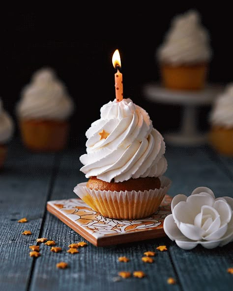 Happy Birthday Drinks, Happy Birthday Wishes Song, Birthday Wishes Gif, Cake Gif, Birthday Wishes Songs, Birthday Cake Gif, Happy Birthday Cupcakes, Birthday Greetings Friend, Happy Birthday Wishes Photos