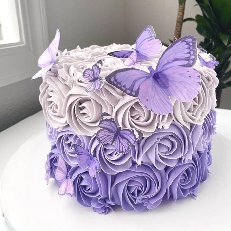 Butterfly Cake Lavander, Cake With Violet Flowers, Blue And Purple Butterfly Cake, One Layer Purple Birthday Cake, Purple Rosette Cake Ombre, Purple Cake Inspiration, Lavender Cake With Butterflies, Purple Ombre Cake Ideas, Lavender Birthday Cake For Women