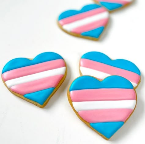 Trans Party Ideas, Trans Cake Ideas, Pride Biscuits, Pride Dessert Ideas, Pride Cookies Decorated, Trans Cake, Pride Treats, Pride Desserts, Lgbtq Crafts