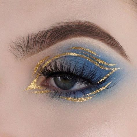 Abstract Makeup, Make Up Designs, Make Up Gold, Alat Makeup, Charming Eyes, Heavy Makeup, Make Up Videos, Makeup Tricks, Makeup Hacks