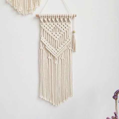 Pola Macrame, Small Macrame Wall Hanging, Macrame Wall Hangings, Simple Macrame, Makramee Diy, Small Wall Hangings, Small Macrame, Macrame Tapestry, Macrame Wall Hanging Patterns