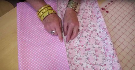 How to sew a fun 'quillow' tutorial Quillow Pattern Free, Quillow Pattern, Laura Ann, Rag Quilts, Quilt Storage, Sewing Quilts, Sew Easy, Sewing Crochet, Rainbow Loom