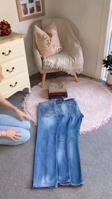 Home Decor Inspiration on Instagram: "HOW TO FOLD JEANS 👖 Do you like this ?♥️ by @effectivespaces ⠀⠀⠀⠀⠀⠀⠀⠀ ⠀⠀⠀⠀⠀⠀⠀⠀ ⠀⠀⠀⠀⠀⠀ -———— #founditonamazon #amazonfinds #howtofold #bathroomorganization #amazonmusthaves #marthastewartliving #showmeyourstyle #organizationalinspo #homesolutions #declutteryourhome #declutter #homesweethome #interiorstyling #interiordesigners #homeaccessories #contemporarydesign #homeandliving #dreamhomes #luxuryfurniture #interiorlove #homedecor #homeinspiration #homesty How To Fold Jeans, Folding Hacks, Folding Jeans, Packing Hacks Clothes, Wrinkled Clothes, How To Fold Towels, Packing Clothes, Clothes Organization Diy, Organisation Hacks