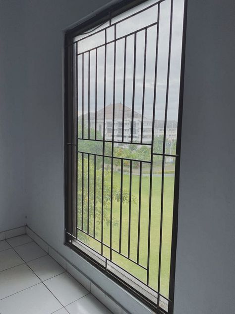 Window Grill Design Minimalist, Big Window Grill Design Modern, Window Iron Grill Design Modern, Grill Window, Windows Grill, Latest Gate Design, Steel Grill Design, Iron Window Grill, Latest Door Designs