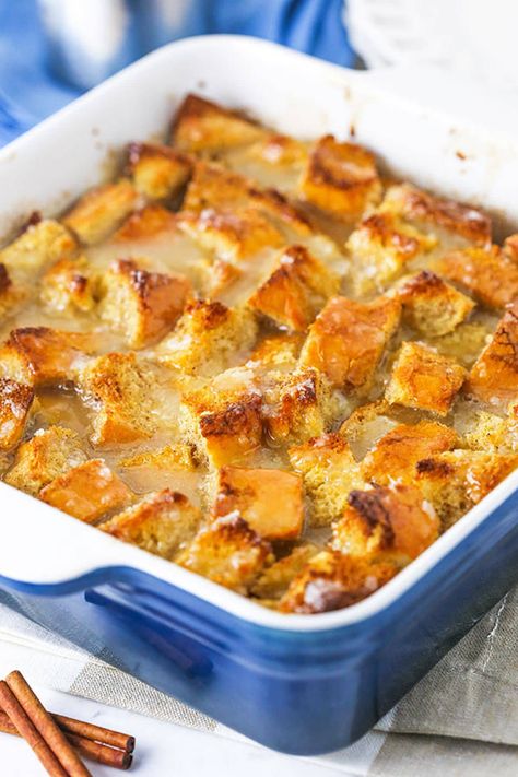 Bread Pudding Recipe Old Fashion, Basic Bread Pudding, Homemade Bread Pudding, Bread Pudding Recipe Easy, Bread Pudding Recipes, Bread Pudding Sauce, Easy Bread Pudding, Classic Bread Pudding, Best Bread Pudding Recipe