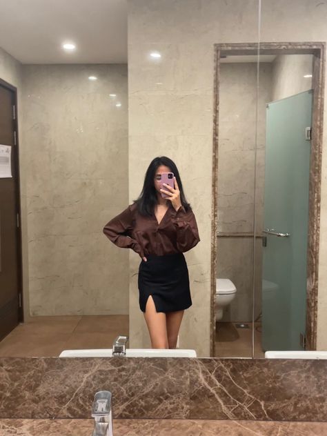 Mirror Selfie Poses In Short Dress, Bday Outfit Ideas Indian, Delhi Outfit Ideas, Mirror Selfie Dress Outfit, Freshers Party Outfit, Sarcasm Comebacks, Classy Ootd, Desi Fashion Casual, Casual College Outfits