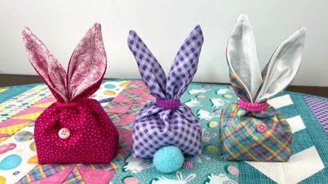 Fabric Bunny Treat Bag, Fabric Bunny Bags To Sew, Quick Easter Sewing Projects, Bunny Bags Diy, Bunny Sewing Projects, Fabric Bunnies Diy, Sew Easter Projects, Easter Fabric Projects, Bunny Treat Bags Diy