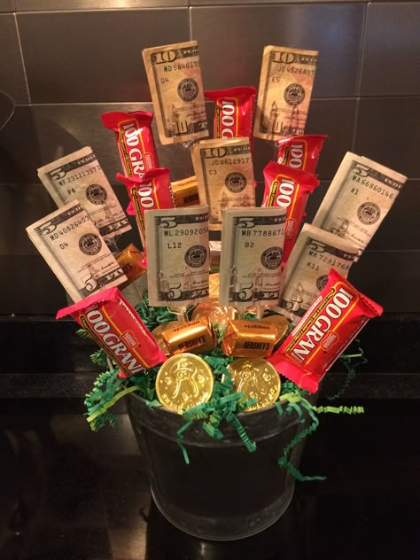 Father's Day Money Gift Ideas, Money Graduation Gift Ideas For Guys, Money Centerpieces Ideas, Fun Ways To Gift Cash, How To Give Money As A Gift Creative, Graduation Money Ideas, Money Bouquet For Men, Money Decorations, Graduation Gift Ideas For Boys