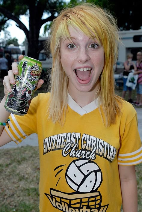 Paramore Wallpaper, Heart Hair, Hayley Williams, Paramore, A Girl, Hobbies, Blonde, Yellow, Hair