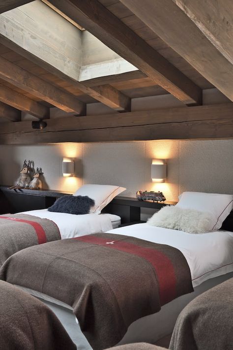 Chalet Roméo, alchimie entre art et architecture My Like, Chalet Bedroom, Chic Chalet, Mountain Interiors, Chalet Chic, Colorado House, Luxury Chalet, Ski House, Ski Chalet