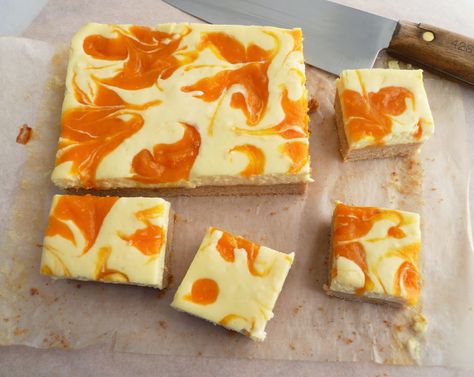 Apricot Swirl Cheesecake Bars Apricot Cheesecake, Apricot Bars, Cheesecake Bars Easy, Jam Bars, Cashew Recipes, Cream Cheese Bars, Kosher Cooking, Fruit Pastries, Apricot Recipes