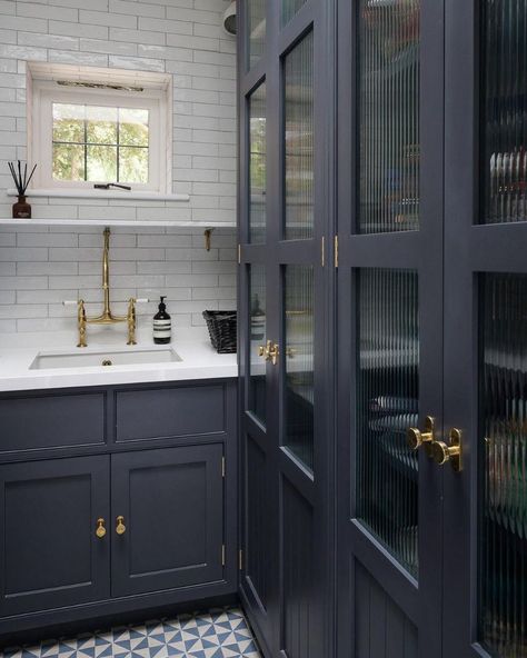 Acerage Homes, Build Pantry, Farrow And Ball Railings, Linoleum Kitchen Floors, Linoleum Kitchen, Dark Home Aesthetic, Farrow And Ball Kitchen, Perrin And Rowe, Drying Room