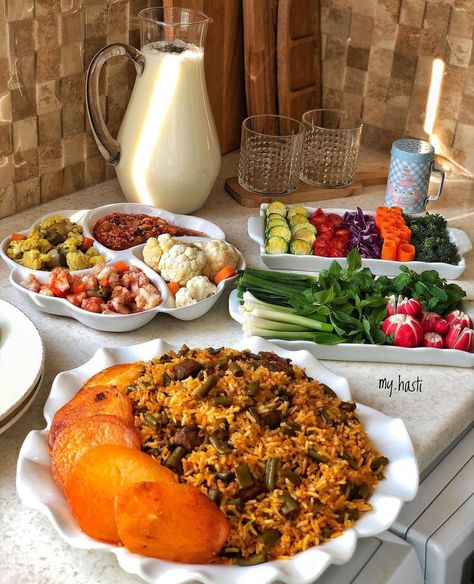 Persian Food Iranian Cuisine, Food Calorie Chart, Iran Food, Iranian Cuisine, Persian Cuisine, Iranian Food, Catering Ideas Food, Easy Food Art, Healthy Lifestyle Food