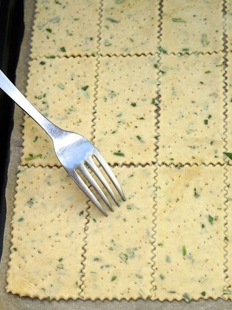 Rosemary Crackers ready to bake Rye Crackers Recipe, Home Made Crackers Recipes, Gram Cracker Recipes, Cornmeal Crackers, Lemon Crackers, Simple Cracker Recipe, Homemade Rosemary Crackers, Homemade Soda Crackers, Rice Crackers Recipe