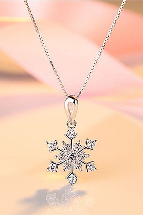 Izuku Uraraka, Minimalist Silver Necklace, Minimalist Necklace Silver, Necklace Girlfriend, Prove Them Wrong, Snowflake Jewelry, Diamond Pendants Designs, Pretty Jewelry Necklaces, Snowflake Necklace