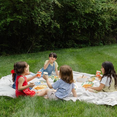 Cheers to summer picnics and core memories ☀️ 🧺 #picnic #kidactivities #summervibes #summeractivities #outdooradventures Picnic Kids Photoshoot, Picnic At Park Aesthetic, Stuffed Animal Picnic, Picnic Pictorial, Painting In The Park Picnic, Pop Party, Core Memories, Summer Picnics, Summer Picnic