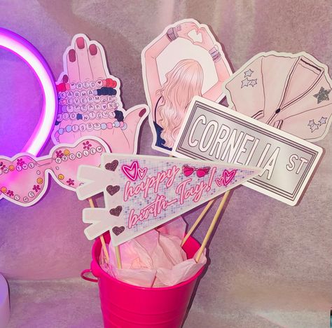 Lover Era Decor, Eras Party, Taylor Swift Birthday Party Ideas, Swift Party, Birthday Centerpiece, Taylor Swift Party, Taylor Swift Birthday, Birthday Centerpieces, Heart Hands