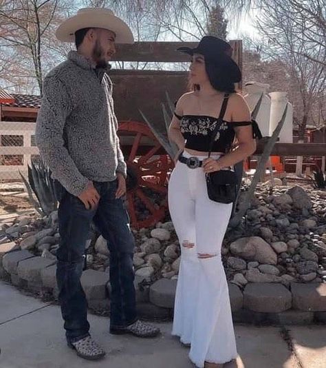 Bachata Outfit Casual, Spanish Cowboy, Ranchera Outfits, Jaripeo Outfits, Takuache Girl Outfits, Vaquera Outfits, Foto Cowgirl, Cowgirl Style Outfits, Outfits For Mexico