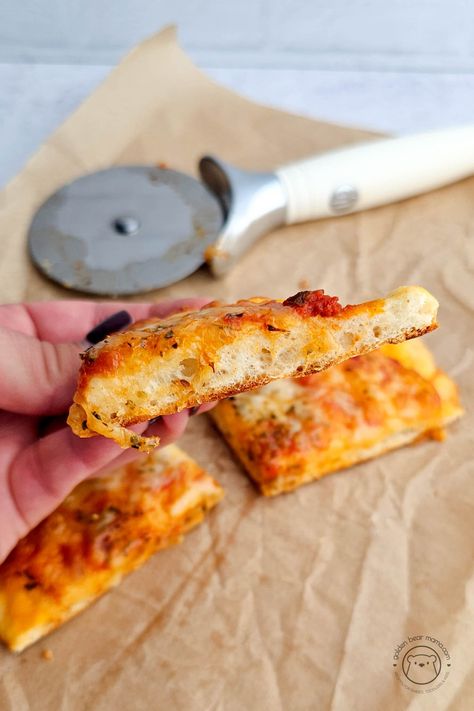 Easy Greek Yogurt Pizza Dough (No Yeast Crust) Pizza Dough No Yeast, Greek Yogurt Pizza Dough, Dough No Yeast, Greek Yogurt Pizza, Yogurt Pizza, Yogurt Pizza Dough, Pizza Doe, Beet Muffins, Low Sodium Cheese