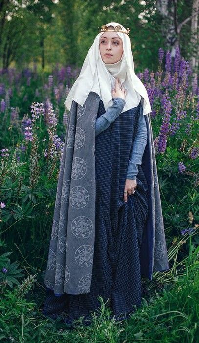 Nun Costume, Medieval Aesthetic, Medieval Clothes, Medieval Woman, Medieval Costume, Period Outfit, Medieval Clothing, Medieval Dress, Period Costumes