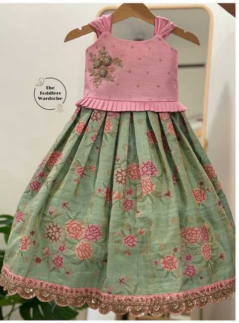 Baby Girl Traditional Dress Indian, Baby Traditional Dress Indian, Baby Girl Indian Dress, Baby Langa Blouse Designs, Lehenga Blouse Designs For Kids, Baby Blouse Designs, Baby Pattu Langa Designs, Kids Blouse Designs For Lehanga, Pattu Langa Blouse Designs For Kids