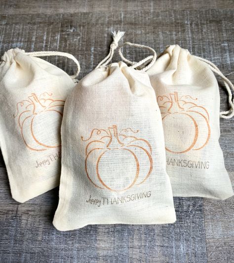 Hand-Stamped Muslin Thanksgiving Favor Bags Thanksgiving Beach, Farm Party Favors, Rubber Stamp Projects, Thanksgiving Favors, Honey Bee Stamps, Muslin Bags, Stamp Projects, Teenage Fashion, String Bag