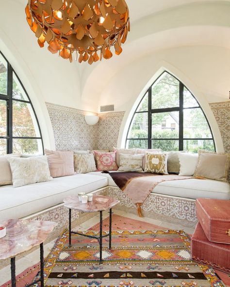 Pink Hued Sunroom in a Moroccan Inspired Dallas, TX Residence. Photo by Laura Wilson. Modern Moroccan Interior Design, Moroccan Style Interior Design, Dekorasi Maroko, Moroccan Interior Design, Moroccan Style Interior, Design Marocain, Moroccan Room, Moroccan Bedroom, Moroccan Living Room