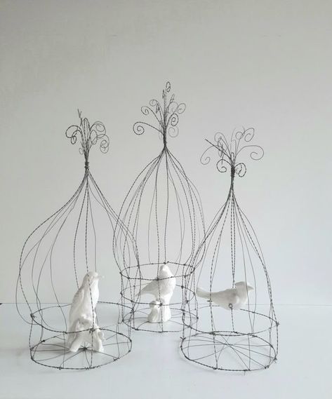 Diy Bird Cage, Wire Bird, Crown Decor, Pretty Christmas Decorations, Christmas Bling, Wire Ornaments, Wire Art Sculpture, Lantern Ideas, Wire Diy