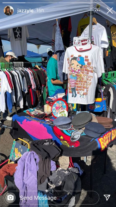 Vintage Flea Market Booth Ideas, Childish Clothes, 2024vision Board, Shopping Aesthetics, Flea Market Aesthetic, Thrift Market, Vintage Store Ideas, Thrift Aesthetic, Textile Waste