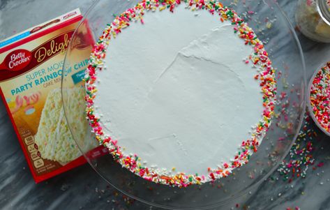 How to Make a Boxed Cake That Would Impress Betty Crocker Herself Cake Mix Recipes Homemade, Doctored Cake Mix Recipes, Cake Mix Doctor, Double Layer Cake, Betty Crocker Cake Mix, Betty Crocker Cake, Betty Crocker Recipes, Confetti Cake, Vegetarian Cake