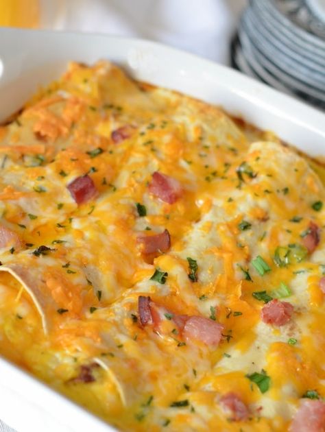 Ontbyt Idees, Overnight Breakfast Enchiladas, Breakfast On A Budget, Breakfast Bakes, Recipes For A Crowd, Breakfast Enchiladas, Hormel Recipes, Pesto Tortellini, Breakfast Crockpot Recipes