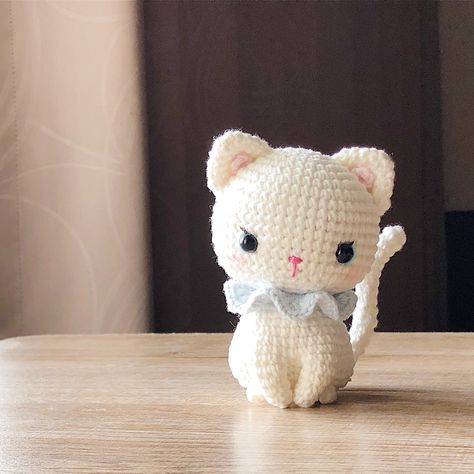 White Kitten, Crochet Cat Pattern, Cat Amigurumi, Pola Amigurumi, Kawaii Crochet, Patrick Star, Fun Crochet Projects, Crochet Animal Patterns, Diy Crochet Projects