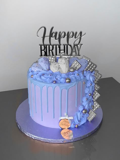 19th Bday Cake Aesthetic, Bizcocho Aesthetic, Sweet Sixteen Cakes For Girls, Purple Color Cake Birthday, Birthday Cake Blue And Purple, Purple Happy Birthday Cake, Birthday Cake Light Purple, 20th Bday Cake, Pink Purple And Blue Birthday Cake