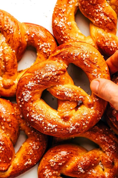 The BEST hot and buttery homemade soft pretzels! Easy to make in just 1 hour, and customizable with any of your favorite toppings. | gimmesomeoven.com #pretzels #snack #gameday #appetizer #bread #vegetarian #vegan #homemade Home Made Pretzels Easy, Soft Pretzel Sticks Recipe, Soft Pretzels Easy, Soft Pretzels Recipe, Appetizer Bread, Soft Pretzel Recipe, Homemade Soft Pretzels, Soft Pretzel, Pretzels Recipe