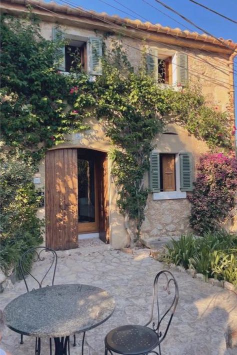 tuscany French Cottage Garden, Country Patio, Provence House, Stone Wall Design, French Exterior, Tuscan Design, Cottage Garden Design, Rural House, Exterior Stone