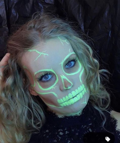 Neon Halloween Face Paint, Glow Skull Makeup, Blacklight Halloween Costume, Glow Skeleton Makeup, Glow In The Dark Paint On Body Ideas, Black Light Skeleton Makeup, Neon Skeleton Costume, Blacklight Halloween Makeup, Uv Makeup Halloween