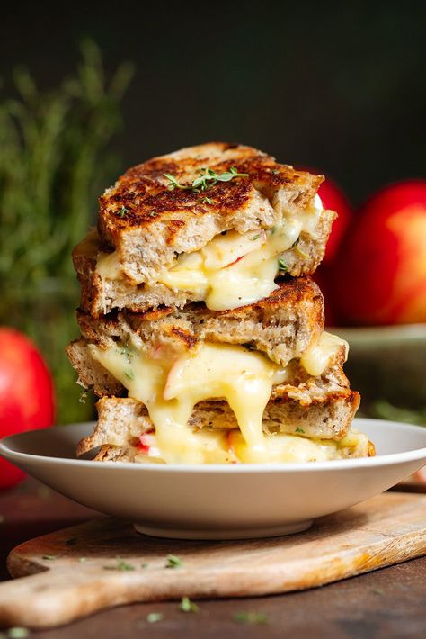 Fall Grilled Cheese, Recipes Meatless, Brie Grilled Cheese, Fall Grilling, Apple Brie, Thyme Simple Syrup, Mint Simple Syrup, Breakfast Appetizers, Honey Balsamic