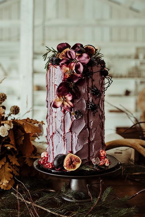 Our Most Popular Wedding Cakes of 2017 #weddingcakes #desserttables #weddingtrends Cakes Minimalist, Nails Popular, Tiara Tattoo, Halloween Wedding Cakes, Minimalist Cake, Flowers And Fruit, Purple Wedding Cakes, Naked Cakes, Chic Halloween