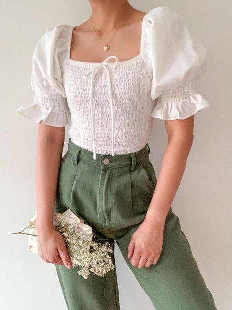 Neutral Cottage Core Outfits, Cottage Core Casual Outfit, Soft Aesthetic Clothes, Spring Trousers Outfit, Cottage Core Fashion, Chique Outfit, Hold Hands, Cottagecore Outfits, Cottagecore Fashion