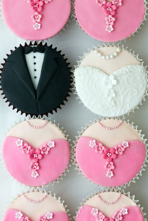 14 Wedding Dessert Ideas (That Aren’t Cake) | Shopping | Orlando Wedding Planner Just Marry! | Wedding Food and Beverage | Wedding Menu Ideas | Desserts | Wedding Reception Ideas | Sweets | Dessert Bars | Cupcakes | #wedding #food #menu #dessert #sweet #cupcakes Bride Cupcakes, Cookies Cupcake, Bridal Shower Cake Topper, Cupcake Photos, Cupcakes Decorados, Bridal Shower Cake, Cool Wedding Cakes, Cupcake Cake