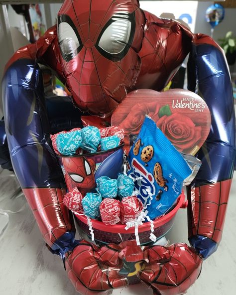 Spider Man Valentines Basket, Spiderman Valentines Basket, Spiderman Valentines Gifts, Spiderman Valentine Ideas, Spiderman Gift Basket, Spiderman Valentines, Kids Valentine Baskets, Bf Valentines Gift, Valentines Baskets