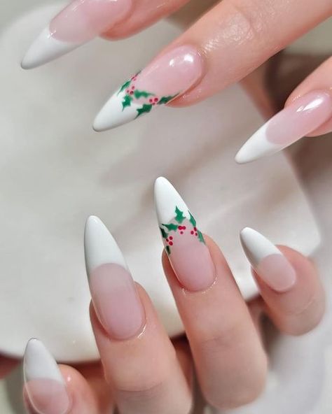 White Nails Classy, Winter White Nails, Christmas Nails Blue, 21st Birthday Nails, Nail Polish Colors Winter, Bow Nail Designs, Holiday Themed Nails, Berry Nails, Spooky Nails