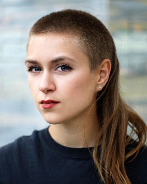 #mullet #mulletgirl #buzzcut #buzzcutgirl #shorthair #beautiful #longhair Hair 360 Short, Short Cuts For Women, Buzzcut Girl, Buzz Cut Women, Extreme Hairstyles, Short Mullet, Buzz Cut Hairstyles, Shaved Side Hairstyles, Hair 360