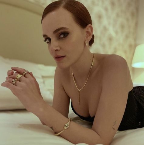 Madeline Brewer, Gold Bracelet, Actresses