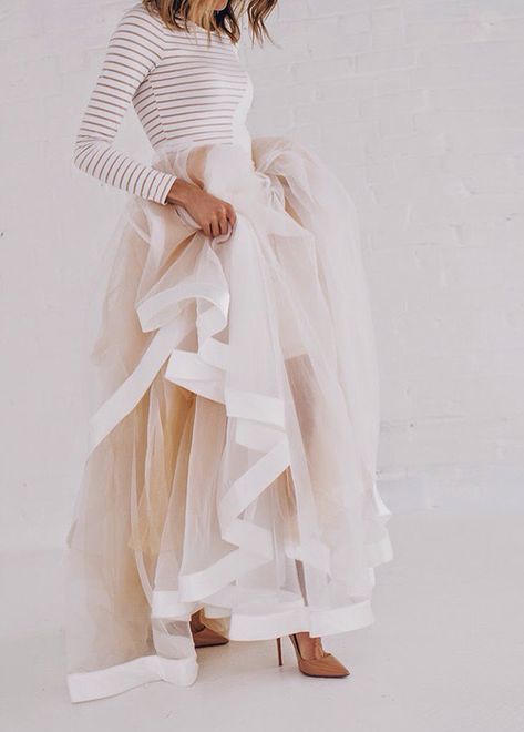 Gorgeous Minimalisticky Chic, Rok Tile, Wedding Dress Separates, Gonna In Tulle, Chic Wedding Dresses, Boho Styl, Striped Bodycon Dress, Unique Bride, Hello Fashion