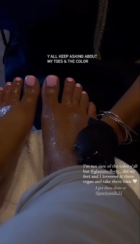 Pedicures For Black Women, Pedicures Black Women, Pedicure Colors Black Women, Black Women Manicure, Kim Kardashian Pedicure, Gel Pedicure Ideas Black Women, Pedicure On Black Women, Dark Skin Toe Nail Colors, Pedicure Instagram Story