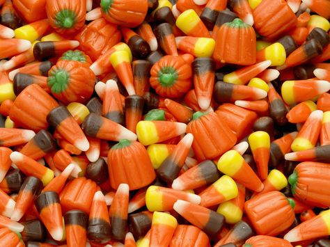 10 Things You Should Know Before Eating Candy Corn Candy Corn Mix, Candy Corn Desserts, Entertaining Dinner, Leftover Halloween Candy, Pumpkin Candy Corn, Penny Candy, Fall Candy, Life Guide, Pumpkin Candy