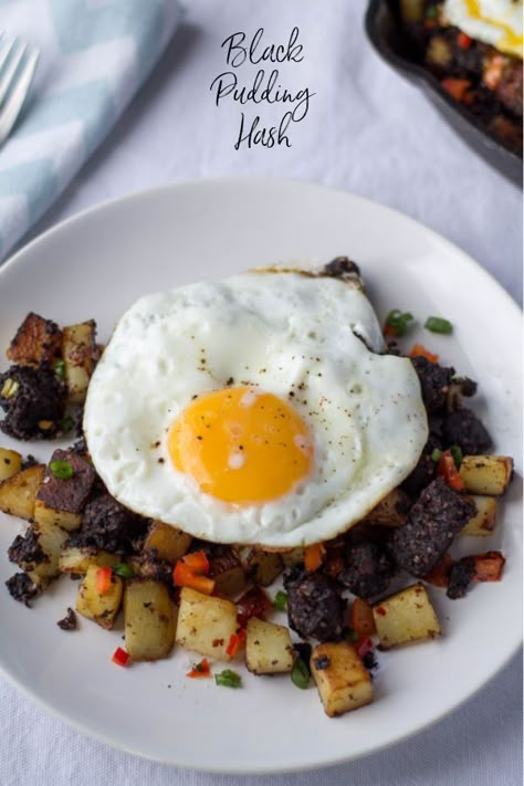 Black Pudding Hash is completely awesome. If you've never tried black pudding, don't be afraid. It's deeply savoury and adds so much flavor to this crispy potato action. And don't forget to put an egg on it.  The post Black Pudding Hash appeared first on How to be Awesome on $20 a day. Recipes With Black Pudding, Black Pudding Recipe Meals, Black Pudding Recipe, Drink To Make At Home, Sloppy Joe Casserole, Red Jalapeno, Italian Roast, Hash Recipe, Black Pudding