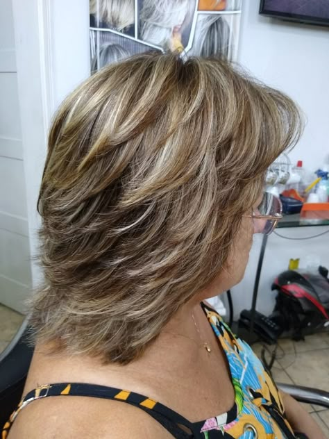 Shag With Layers Haircut, Short Layered Hair Choppy Shag Hairstyles Medium, Feathered Hairstyles Medium Over 50, Medium Layered Haircuts Over 50, Feather Layer Haircut, Super Layered Hair Medium, Layered Shag Hairstyles, Short Feathered Haircuts, 50 Year Old Hairstyles Medium